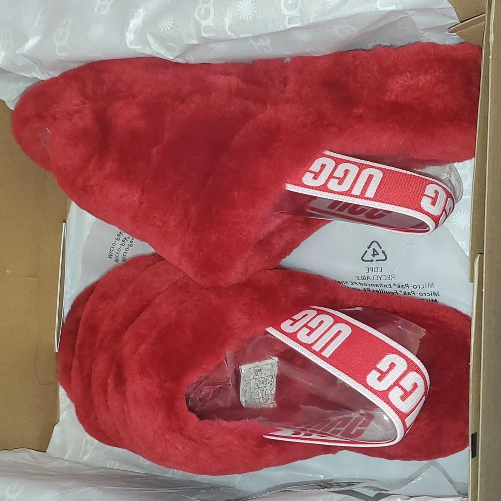 Red UGG Fluff Yeah Slides, Size 9